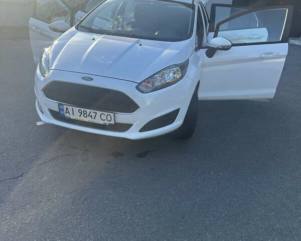 Белый Форд Фиеста, объемом двигателя 1.6 л и пробегом 38 тыс. км за 9000 $, фото 1 на Automoto.ua