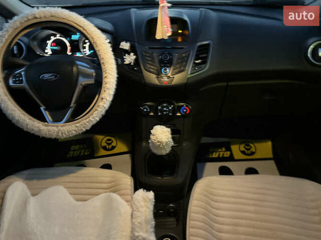 Белый Форд Фиеста, объемом двигателя 1 л и пробегом 120 тыс. км за 8300 $, фото 8 на Automoto.ua