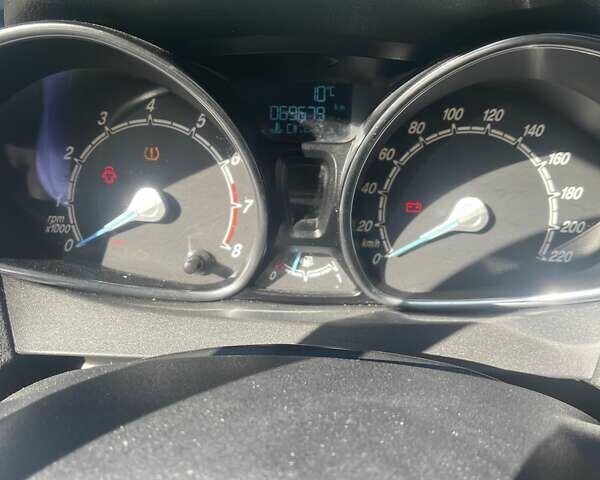 Белый Форд Фиеста, объемом двигателя 1.24 л и пробегом 70 тыс. км за 5300 $, фото 6 на Automoto.ua