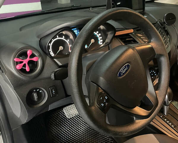 Белый Форд Фиеста, объемом двигателя 1.6 л и пробегом 83 тыс. км за 8600 $, фото 13 на Automoto.ua