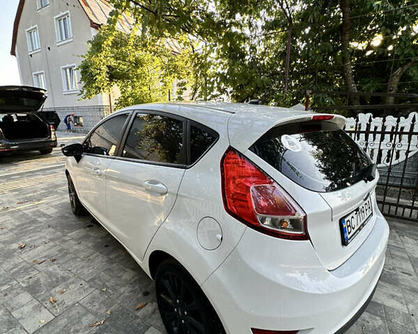 Білий Форд Фієста, об'ємом двигуна 1.6 л та пробігом 89 тис. км за 8750 $, фото 5 на Automoto.ua