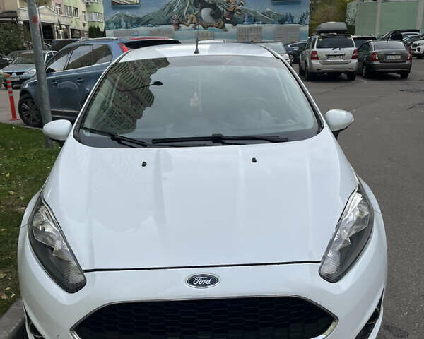 Белый Форд Фиеста, объемом двигателя 1 л и пробегом 127 тыс. км за 7499 $, фото 4 на Automoto.ua