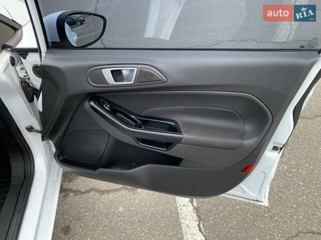 Белый Форд Фиеста, объемом двигателя 1.24 л и пробегом 212 тыс. км за 6500 $, фото 14 на Automoto.ua