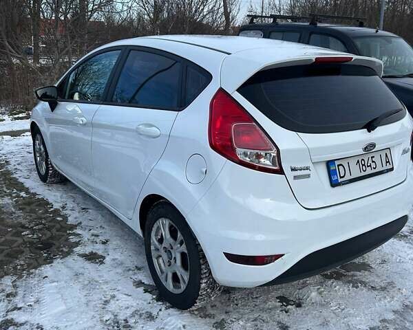 Білий Форд Фієста, об'ємом двигуна 1 л та пробігом 167 тис. км за 7000 $, фото 3 на Automoto.ua