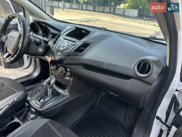 Білий Форд Фієста, об'ємом двигуна 1.6 л та пробігом 156 тис. км за 7700 $, фото 23 на Automoto.ua