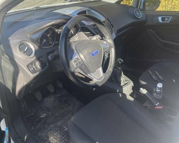 Белый Форд Фиеста, объемом двигателя 1.24 л и пробегом 70 тыс. км за 5300 $, фото 5 на Automoto.ua