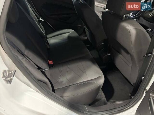 Белый Форд Фиеста, объемом двигателя 1.39 л и пробегом 72 тыс. км за 7100 $, фото 13 на Automoto.ua