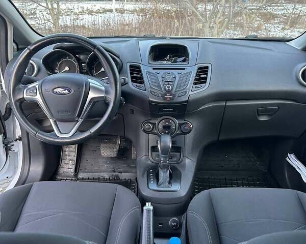 Білий Форд Фієста, об'ємом двигуна 1 л та пробігом 167 тис. км за 7000 $, фото 18 на Automoto.ua