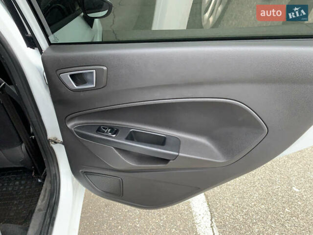 Белый Форд Фиеста, объемом двигателя 1.24 л и пробегом 212 тыс. км за 6500 $, фото 12 на Automoto.ua