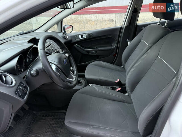 Форд Фиеста 2016 в Львове на Automoto.ua Белый Форд Фиеста, объемом двигателя 1.24 л и пробегом 317 тыс. км за 5700 $, фото 22 на Automoto.ua