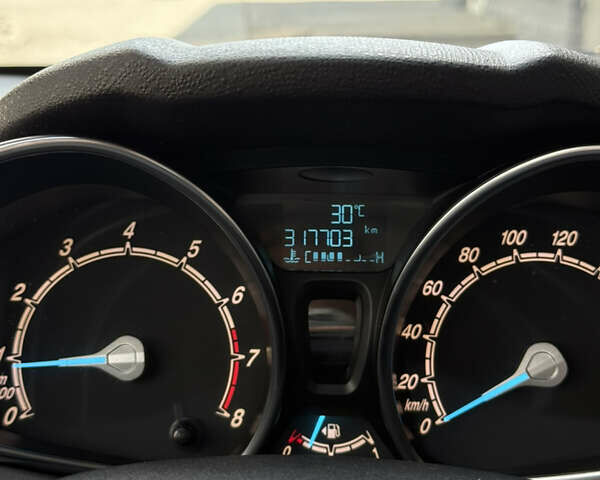 Форд Фиеста 2016 в Львове на Automoto.ua Белый Форд Фиеста, объемом двигателя 1.24 л и пробегом 317 тыс. км за 5700 $, фото 31 на Automoto.ua