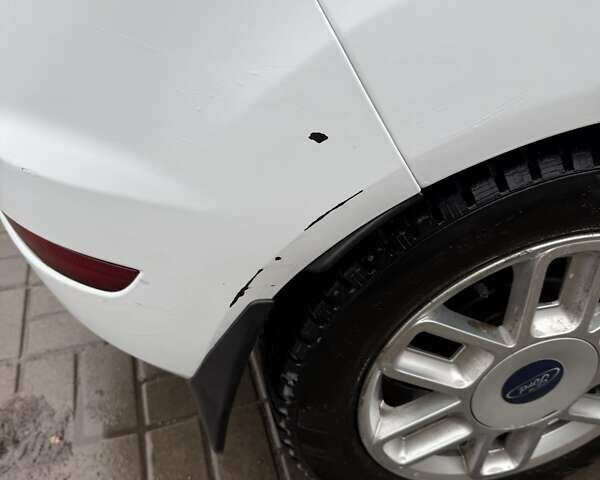 Білий Форд Фієста, об'ємом двигуна 1 л та пробігом 150 тис. км за 7450 $, фото 9 на Automoto.ua