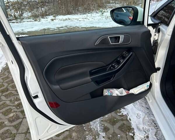 Білий Форд Фієста, об'ємом двигуна 1 л та пробігом 167 тис. км за 7000 $, фото 10 на Automoto.ua