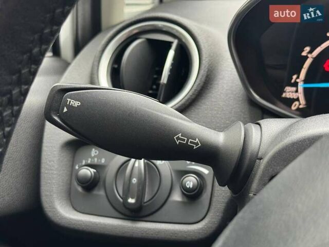 Белый Форд Фиеста, объемом двигателя 1.24 л и пробегом 63 тыс. км за 9690 $, фото 13 на Automoto.ua