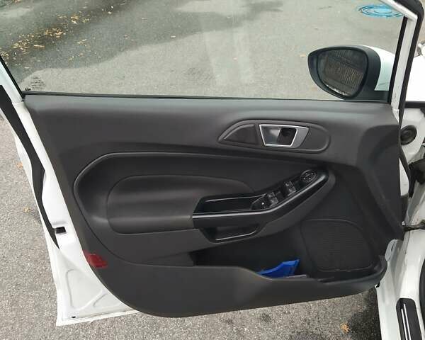 Белый Форд Фиеста, объемом двигателя 1.24 л и пробегом 76 тыс. км за 6499 $, фото 5 на Automoto.ua