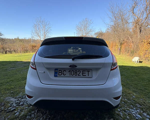 Білий Форд Фієста, об'ємом двигуна 1 л та пробігом 91 тис. км за 10100 $, фото 1 на Automoto.ua