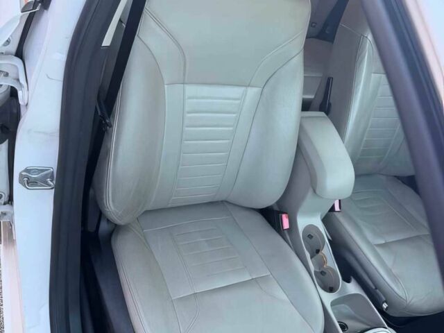 Белый Форд Фиеста, объемом двигателя 1.6 л и пробегом 79 тыс. км за 1300 $, фото 4 на Automoto.ua