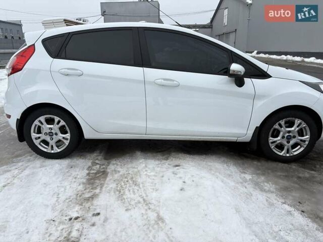 Білий Форд Фієста, об'ємом двигуна 1 л та пробігом 143 тис. км за 8500 $, фото 3 на Automoto.ua