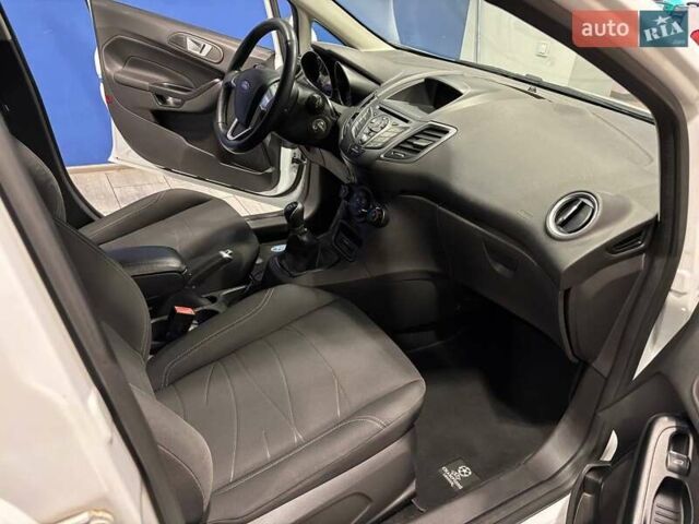 Белый Форд Фиеста, объемом двигателя 1.39 л и пробегом 72 тыс. км за 7100 $, фото 10 на Automoto.ua