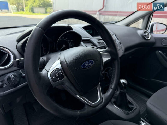 Форд Фиеста 2016 в Львове на Automoto.ua Белый Форд Фиеста, объемом двигателя 1.24 л и пробегом 317 тыс. км за 5700 $, фото 17 на Automoto.ua