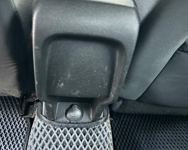 Білий Форд Фієста, об'ємом двигуна 1.6 л та пробігом 89 тис. км за 8750 $, фото 12 на Automoto.ua