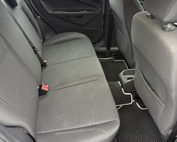 Білий Форд Фієста, об'ємом двигуна 1 л та пробігом 150 тис. км за 7450 $, фото 6 на Automoto.ua