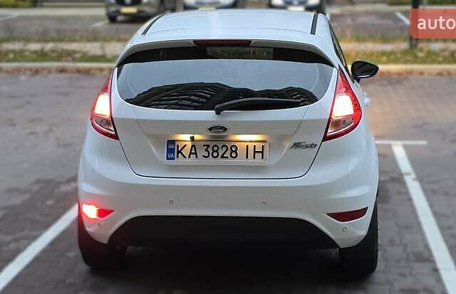 Белый Форд Фиеста, объемом двигателя 1.24 л и пробегом 63 тыс. км за 9900 $, фото 4 на Automoto.ua
