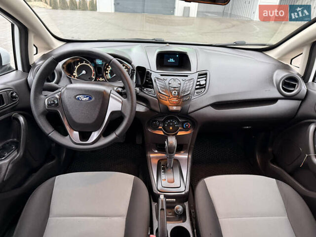 Білий Форд Фієста, об'ємом двигуна 1.6 л та пробігом 117 тис. км за 7900 $, фото 14 на Automoto.ua