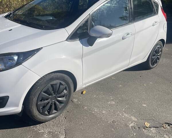 Белый Форд Фиеста, объемом двигателя 1.24 л и пробегом 70 тыс. км за 5300 $, фото 3 на Automoto.ua