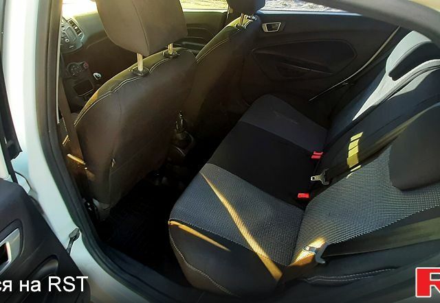 Белый Форд Фиеста, объемом двигателя 1.2 л и пробегом 212 тыс. км за 7299 $, фото 12 на Automoto.ua