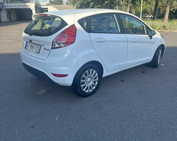 Белый Форд Фиеста, объемом двигателя 1.6 л и пробегом 38 тыс. км за 9000 $, фото 12 на Automoto.ua