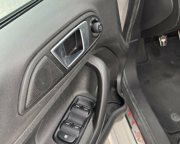 Белый Форд Фиеста, объемом двигателя 1.6 л и пробегом 155 тыс. км за 7500 $, фото 25 на Automoto.ua