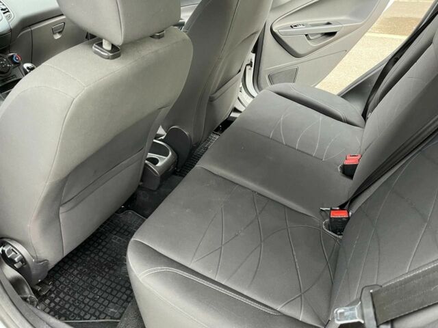 Белый Форд Фиеста, объемом двигателя 1 л и пробегом 103 тыс. км за 6850 $, фото 14 на Automoto.ua