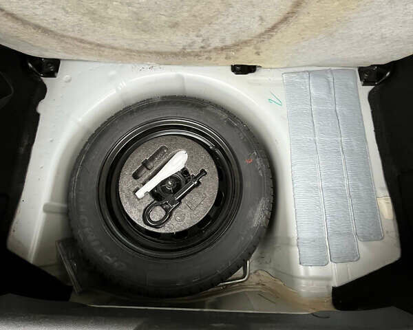 Белый Форд Фиеста, объемом двигателя 1.24 л и пробегом 80 тыс. км за 10000 $, фото 17 на Automoto.ua