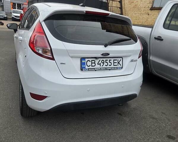 Білий Форд Фієста, об'ємом двигуна 1.6 л та пробігом 167 тис. км за 7800 $, фото 5 на Automoto.ua