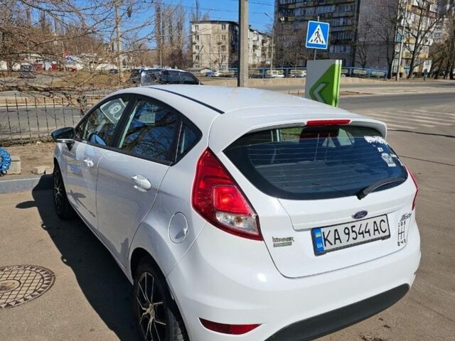 Белый Форд Фиеста, объемом двигателя 1 л и пробегом 80 тыс. км за 8500 $, фото 2 на Automoto.ua