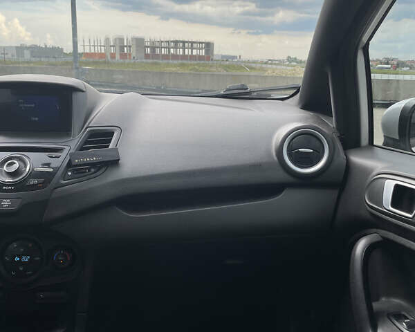 Белый Форд Фиеста, объемом двигателя 1.6 л и пробегом 155 тыс. км за 7500 $, фото 16 на Automoto.ua