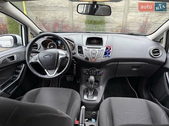 Білий Форд Фієста, об'ємом двигуна 1 л та пробігом 150 тис. км за 7450 $, фото 5 на Automoto.ua