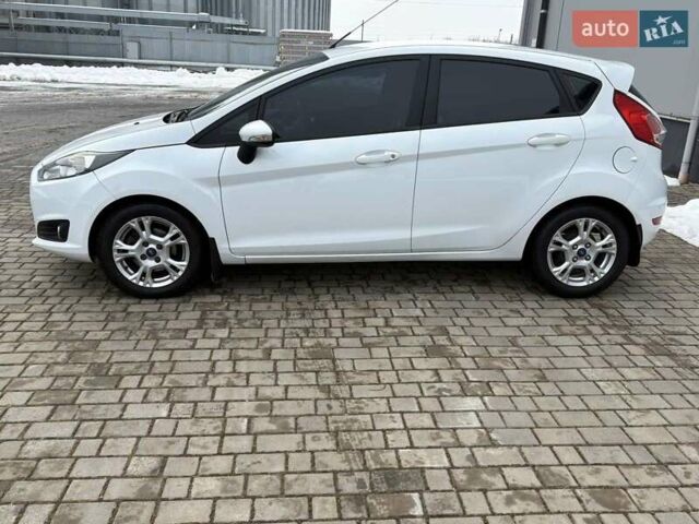 Білий Форд Фієста, об'ємом двигуна 1 л та пробігом 143 тис. км за 8500 $, фото 1 на Automoto.ua