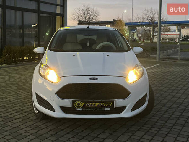 Белый Форд Фиеста, объемом двигателя 1 л и пробегом 120 тыс. км за 8300 $, фото 1 на Automoto.ua