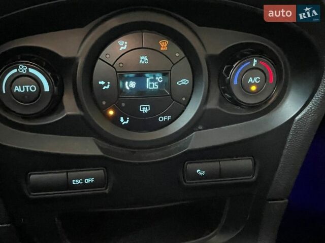 Білий Форд Фієста, об'ємом двигуна 1.6 л та пробігом 158 тис. км за 7600 $, фото 11 на Automoto.ua