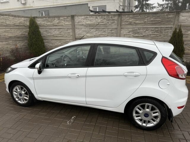 Белый Форд Фиеста, объемом двигателя 1 л и пробегом 150 тыс. км за 7450 $, фото 3 на Automoto.ua