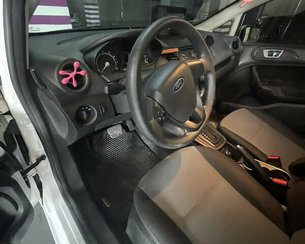 Белый Форд Фиеста, объемом двигателя 1.6 л и пробегом 83 тыс. км за 8600 $, фото 10 на Automoto.ua