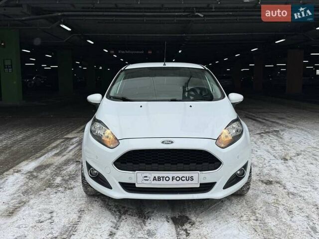 Белый Форд Фиеста, объемом двигателя 1.24 л и пробегом 63 тыс. км за 9690 $, фото 2 на Automoto.ua