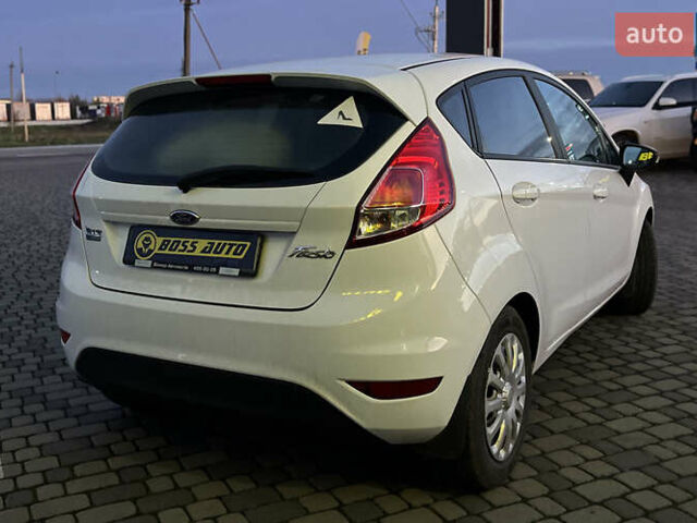 Белый Форд Фиеста, объемом двигателя 1 л и пробегом 120 тыс. км за 8300 $, фото 6 на Automoto.ua