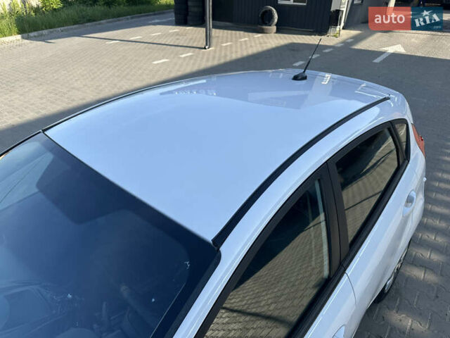 Білий Форд Фієста, об'ємом двигуна 1.6 л та пробігом 156 тис. км за 7700 $, фото 2 на Automoto.ua