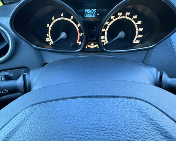 Білий Форд Фієста, об'ємом двигуна 1 л та пробігом 91 тис. км за 10100 $, фото 4 на Automoto.ua