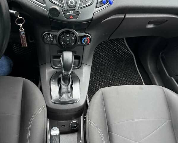 Білий Форд Фієста, об'ємом двигуна 1 л та пробігом 150 тис. км за 7450 $, фото 12 на Automoto.ua