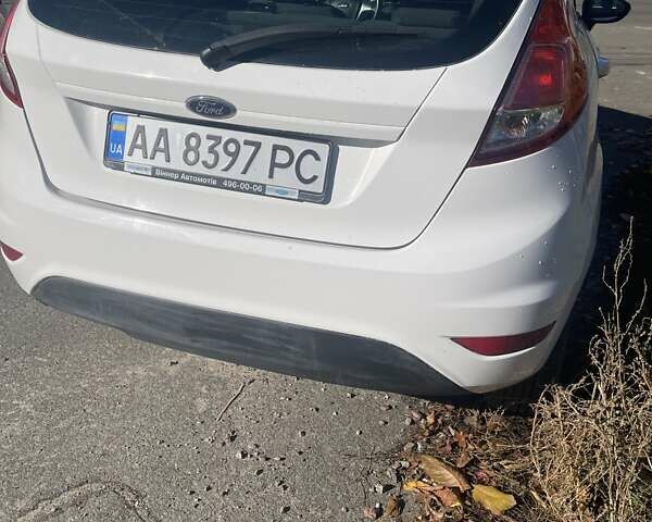 Белый Форд Фиеста, объемом двигателя 1.24 л и пробегом 70 тыс. км за 5300 $, фото 4 на Automoto.ua