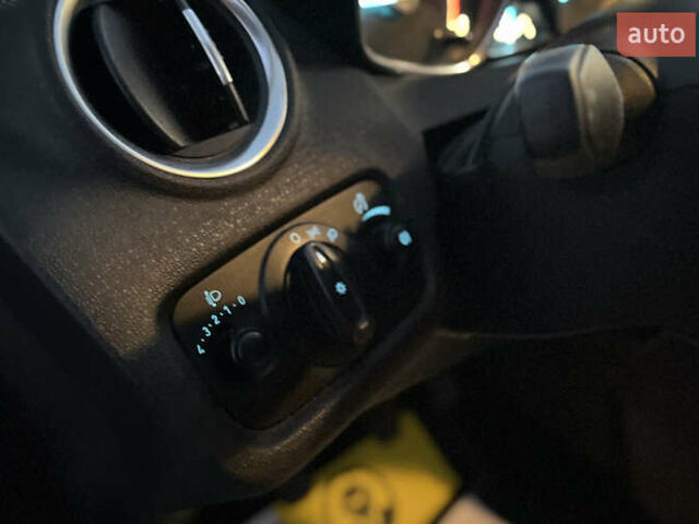 Белый Форд Фиеста, объемом двигателя 1 л и пробегом 120 тыс. км за 8300 $, фото 14 на Automoto.ua